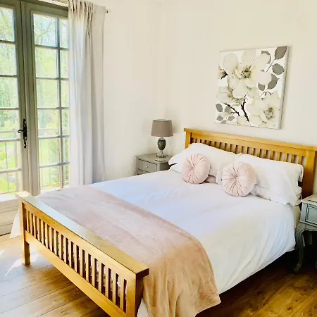 Les Grands Bois Bed & Breakfast Pomport
