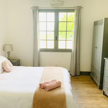 Les Grands Bois Nocleg ze śniadaniem 3*