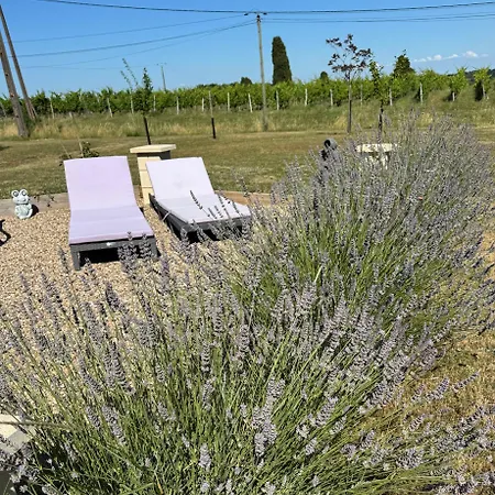 Les Grands Bois Couette-café 3*