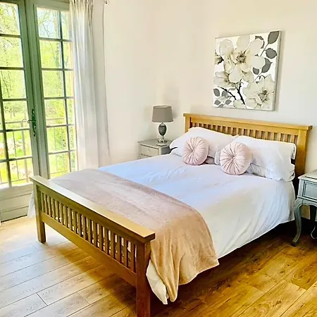 Les Grands Bois Bed & Breakfast
