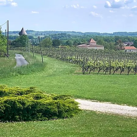 Les Grands Bois Bed & Breakfast 3*