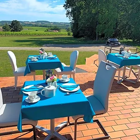 Les Grands Bois Bed & Breakfast 3*