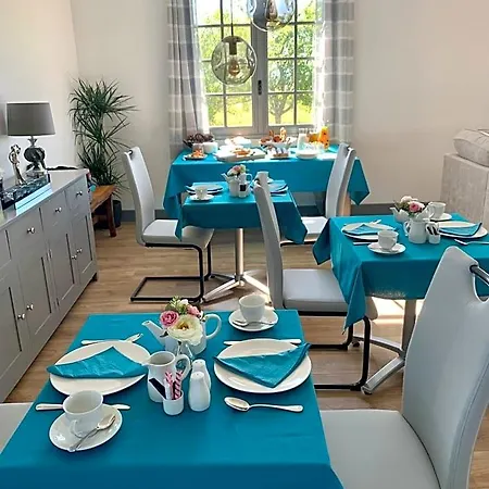 Les Grands Bois Bed & Breakfast 3*