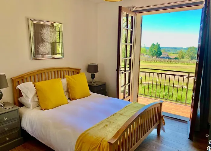 Oda ve Kahvaltı Les Grands Bois 3*