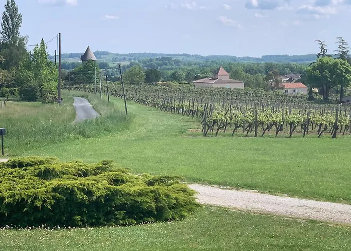 Les Grands Bois Oda ve Kahvaltı 3*