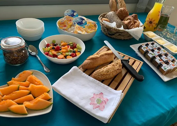 Oda ve Kahvaltı Les Grands Bois 3*