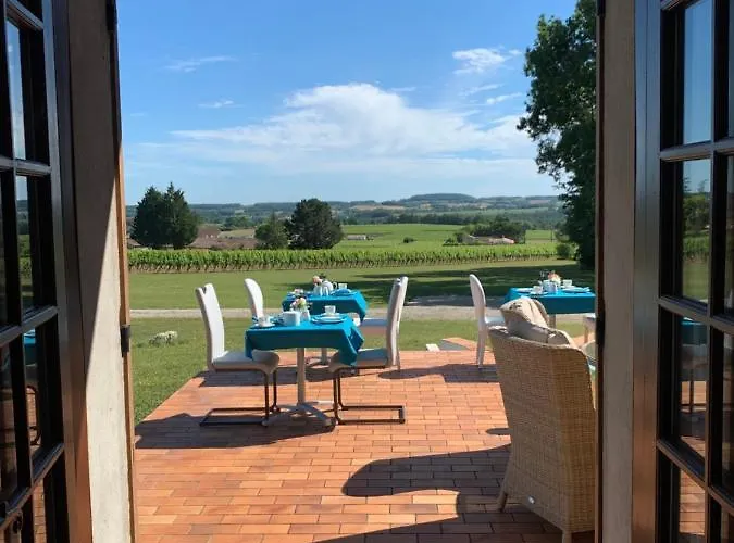 Les Grands Bois Oda ve Kahvaltı 3*