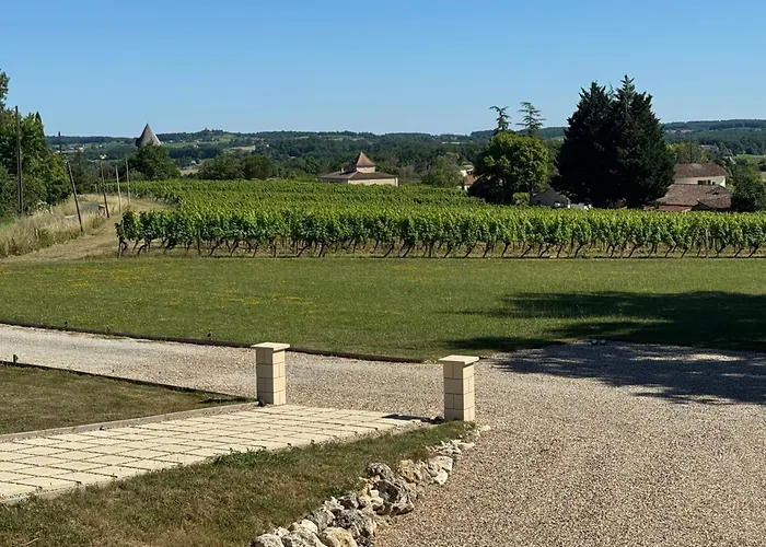 Oda ve Kahvaltı Les Grands Bois 3*